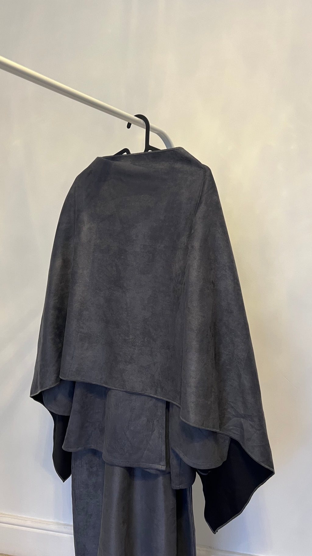 GREY MERA CAPE COORD